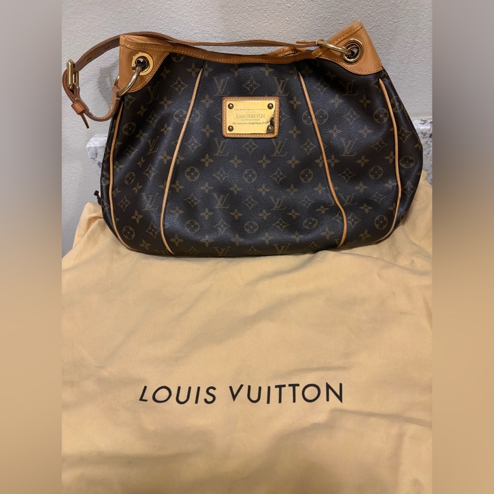 Louis Vuitton Galliera PM Monogram